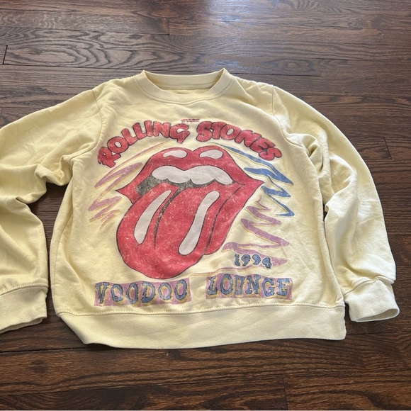 the Rolling Stones Tops - Rolling Stones Shirt juniors M Yellow Casual Pullover Voodoo Lounge Sweatshirt